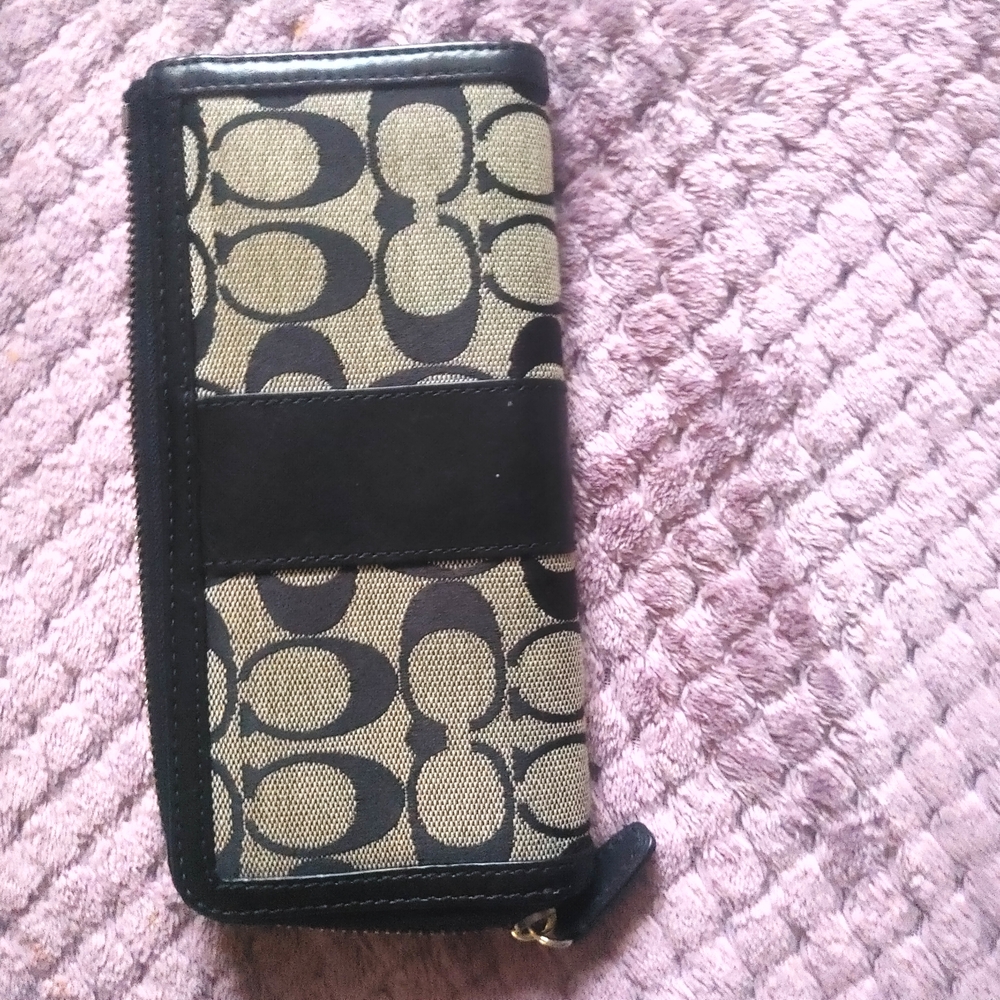 Coach Signature Canvas Zip Wallet